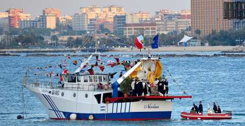 Bari: tra caravelle, chiese leggendarie e "ziaz", la storia della festa di San Nicola